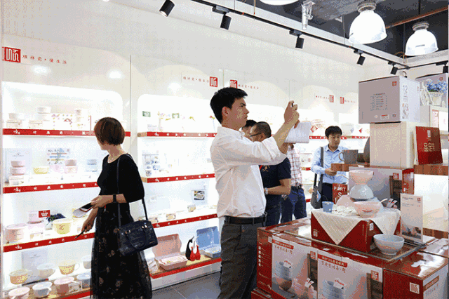 礼物渠路客户座谈会